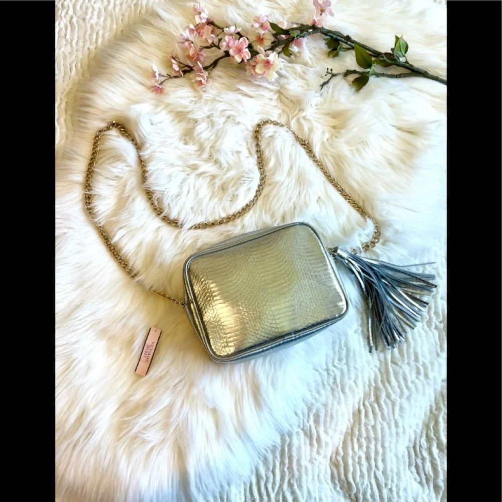 NWT Victoria Secret Silver and Gold Chain Crossbody Purse Bag - Picture 3 of 4